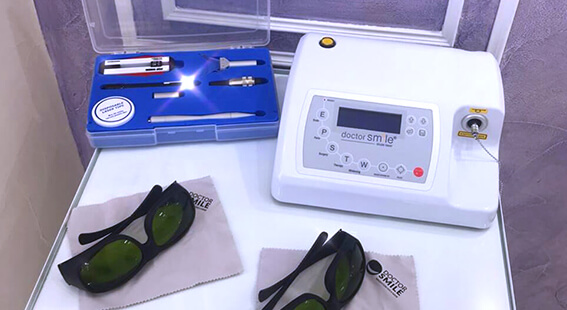 Вестибулопластика выполняется с помощью лазерного оборудования Doctor Smile D5