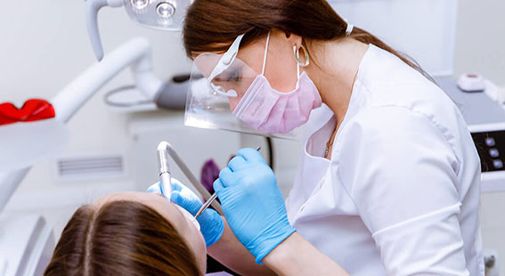 Терапевтическое лечение зубов лазером
